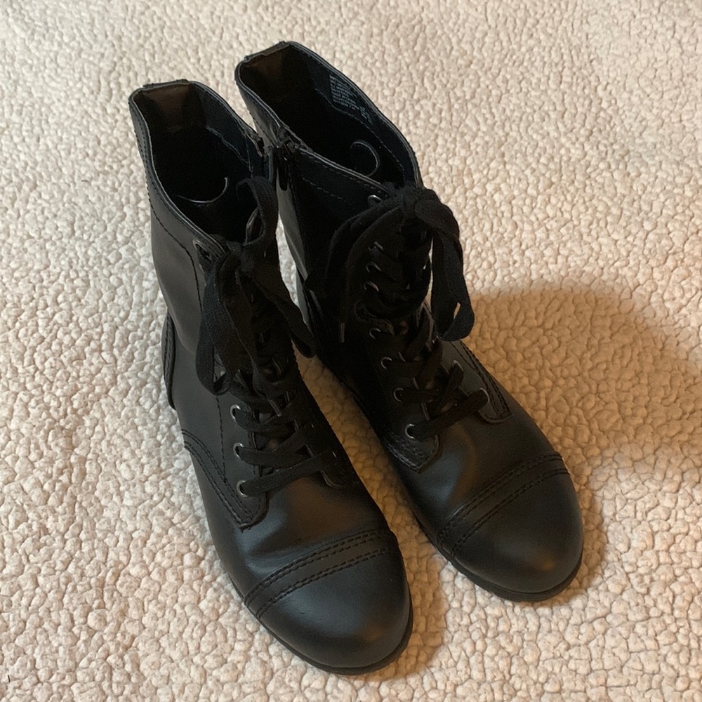 Combat boots